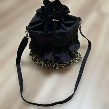 SALOON 프릴 숄더 바닥 있음 블랙 계열 기타