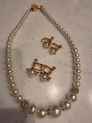 펄 목걸이와 귀찌 세트