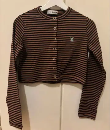 TINA:JOJUN 숏 기장 보더 가디건