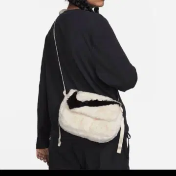 [택 포함 미사용] Nike 퍼 숄더백