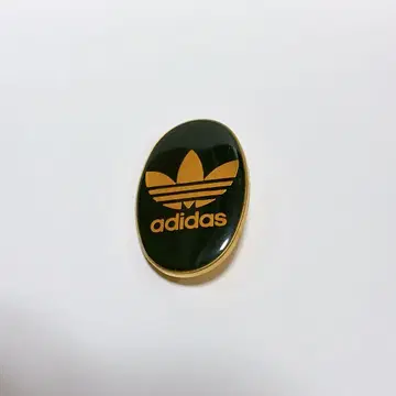 adidas 타원형 핀 배지 블랙 골드