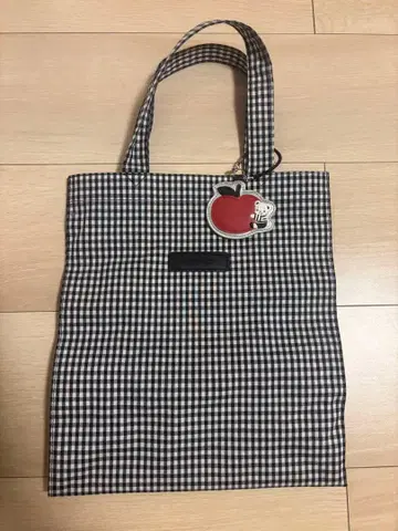 파밀리아 체크 무늬 토트백 사과 참 포함