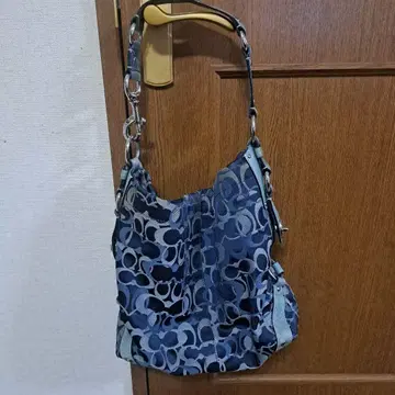 네이비 로고 프린트 숄더백