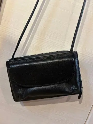 BEARDSLEY 가죽 스마트폰 숄더백