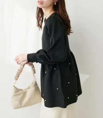 [ 내추럴 꾸뛰르 ] mamamoo 시리즈 펄 장식 페플럼 니트