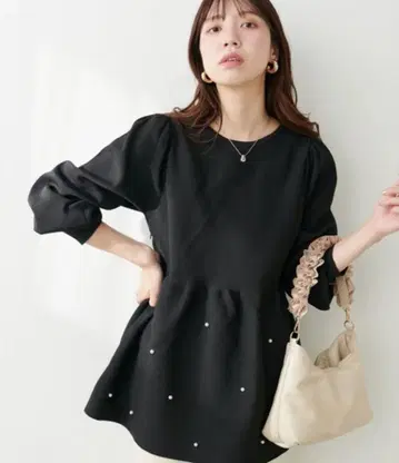 [ 내추럴 꾸뛰르 ] mamamoo 시리즈 펄 장식 페플럼 니트