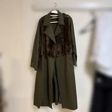 아메리 퍼 달린 올리브 그린 롱 코트