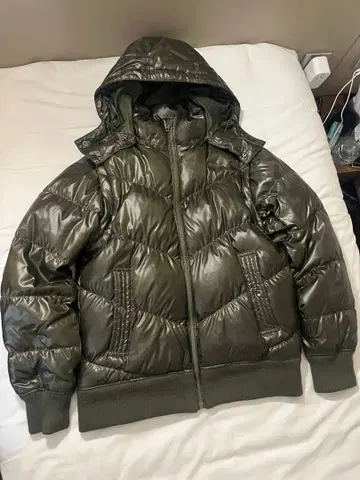 Y2K 반질반질 다운 시크 스타일