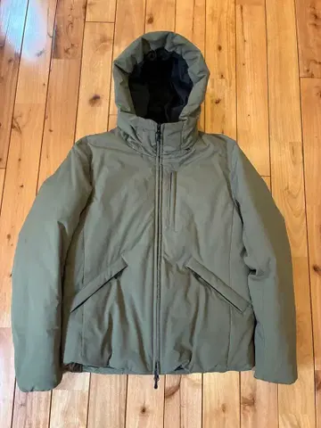 저널 스탠다드 올리브색 다운 파카