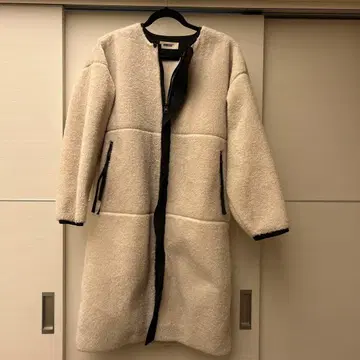 OMEKASI 아이보리 플리스 코트