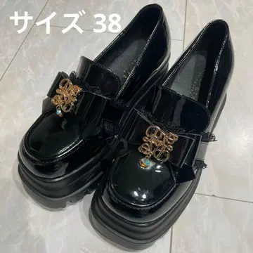 couture BY ROJITA 블랙 에나멜 모노그램 리본 통굽 로퍼