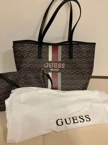 GUESS 토트백 브라운/화이트