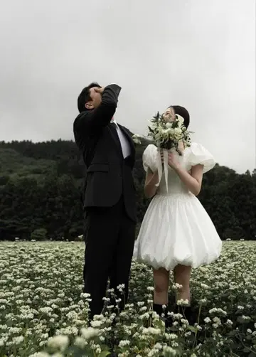 화이트 미니 드레스 퍼프 슬리브 백 오픈