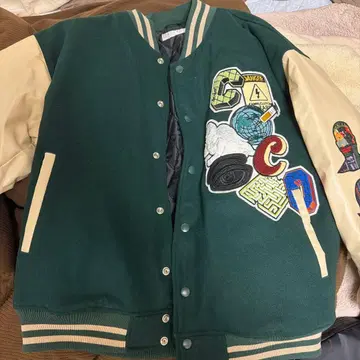 카멜 클러치 오케스트라 자수 패치 장식 바시티 자켓