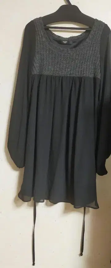 VICKY 스모킹 디자인 블랙 원피스