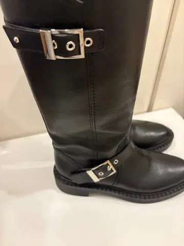 다이애나 버클 가죽 미들 부츠