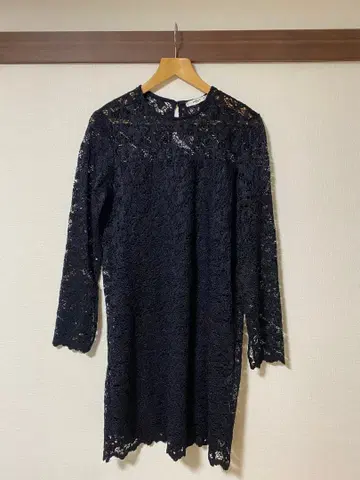 새상품 MANGO 긴팔 레이스 원피스 M 사이즈(넉넉하게)
