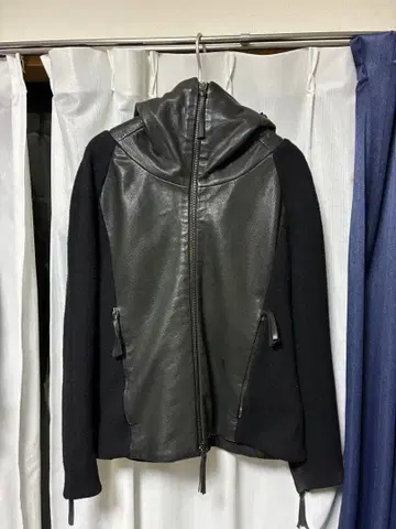 EMPORIO ARMANI 가죽 절개 자켓 아카이브