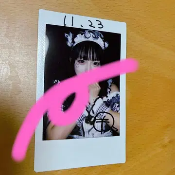 모치즈키 모모 폴라로이드 사인 포함