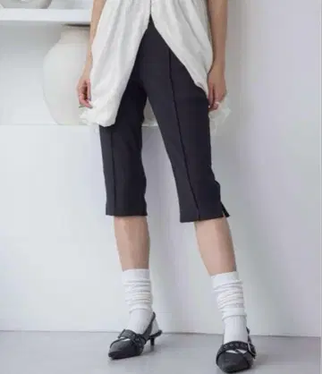 미사용 택 포함 지나시스 사이드 슬릿 카프리 팬츠