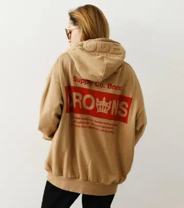 RODEOCROWNS 엠보싱 로고 후드티 베이지
