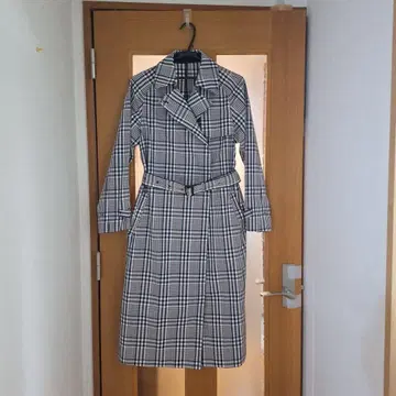 K.T. 체크 무늬 트렌치코트