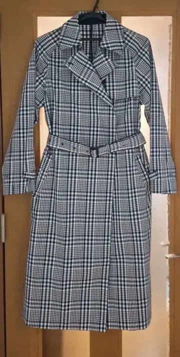 K.T. 체크 무늬 트렌치코트