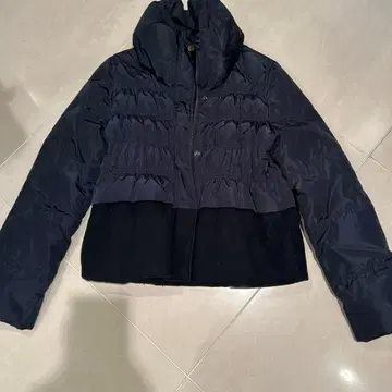 네이비 후드 부착 숏 다운 자켓 다운 80%