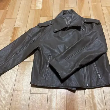 브라운 라이더 자켓 소매 지퍼 포함