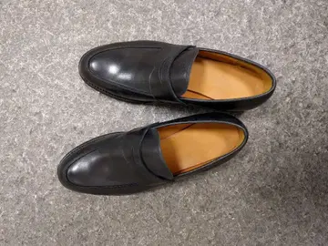 블랙 가죽 슬립온 로퍼