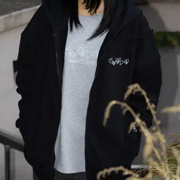 PLAVE'S HEART ZIP-UP HOODIE