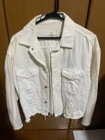 화이트 숏 데님 자켓