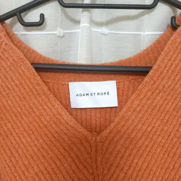 ADAM ET ROPE 오렌지 V넥 스웨터