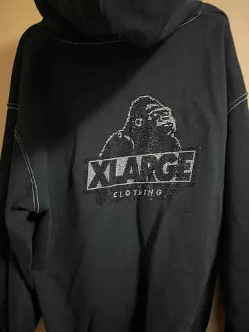 XLARGE 고릴라 로고 자수 블랙 지퍼 후드티