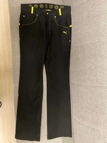 Puma 남성용 골프 팬츠 블랙/옐로우 컬러
