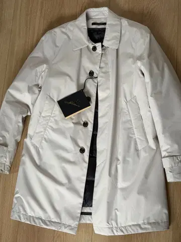 미사용 새상품 몬테코레 스텐카라 코트