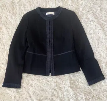 새상품급 TOMORRWLAND 울 100% 노카라 자켓 프릴