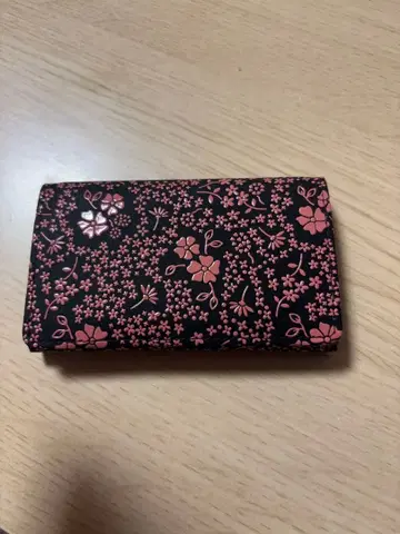 인덴야 꽃무늬 코인 케이스 블랙과 핑크
