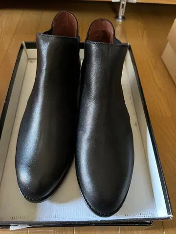 블랙 가죽 앵클부츠