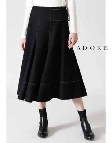 ADORE 슈퍼 100 멜톤 울 플레어 스커트