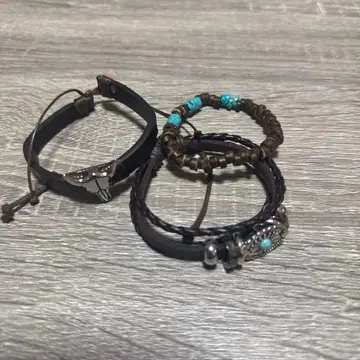 가죽과 비즈의 다층 팔찌