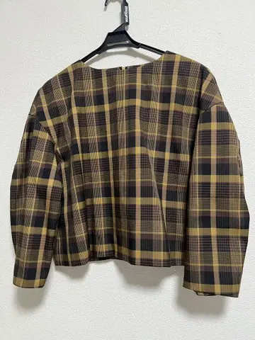 마르티니크 볼륨 소매 체크 블라우스