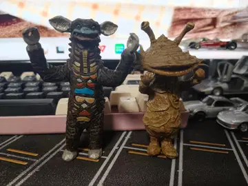 갼고 카네곤 2세트 하시모토 미오의 울트라 괴수 조각해봤습니다.