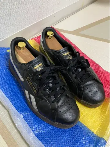 리복 블랙 가죽 스니커즈