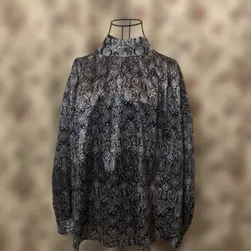 세련된 블라우스 새상품급