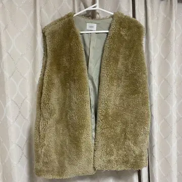 LOWRYS FARM 베이지 퍼 베스트 퍼 베스트