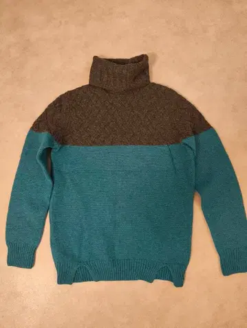 CARVEN 캐시미어 터틀넥 니트