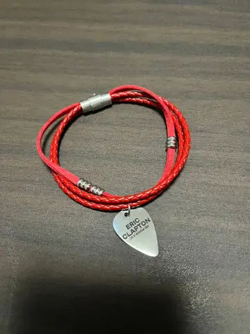 에릭 클랩튼 2025 가죽 팔찌