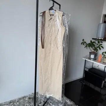 QUNG 슬리브리스 롱 원피스 베이지