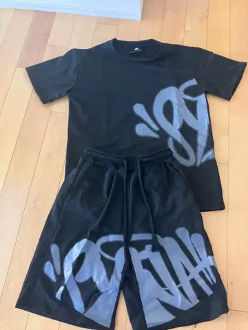 그래피티 디자인 T셔츠와 숏팬츠 세트